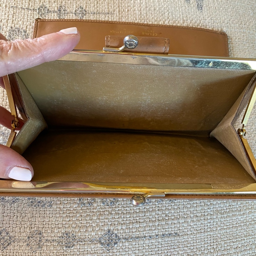 💯GUARANTEED AUTH. Celine Macadam long kisslock billfold
Great used condition. - Picture 6 of 6